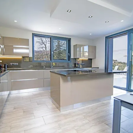 ヴィラ Ioannis By *