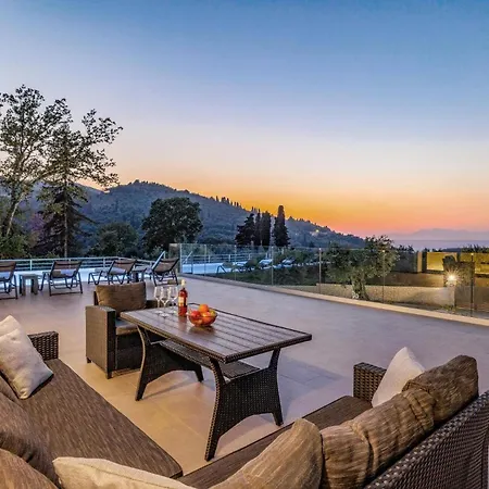 Villa Ioannis By *